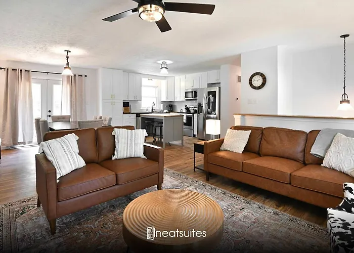 Across From The Ark - Sleeps 8