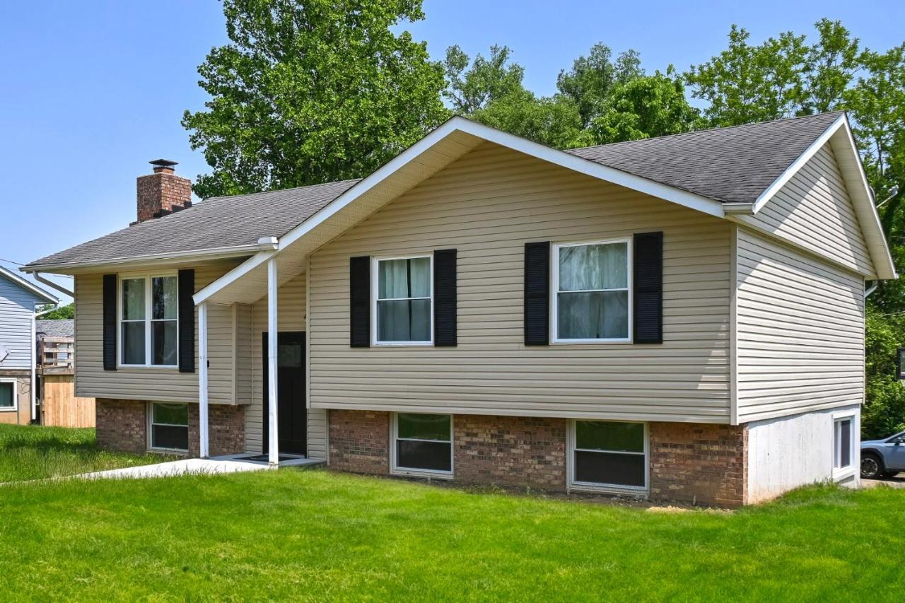 Across From The Ark - Sleeps 8 Holiday home Williamstown
